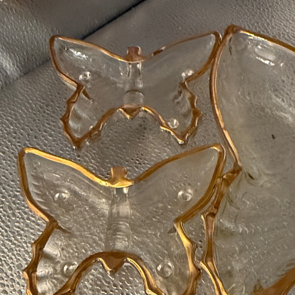 Vintage Jeanette Glass Butterfly shaped trinket dishes with gold painted trim - Picture 7 of 16